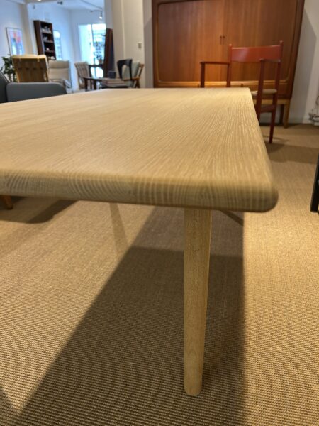 Sofabord i massiv Eg, Designet af Hans J. Wegner - Image 2