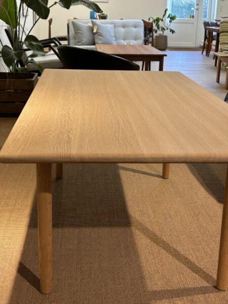 Sofabord i massiv Eg, Designet af Hans J. Wegner - Image 3