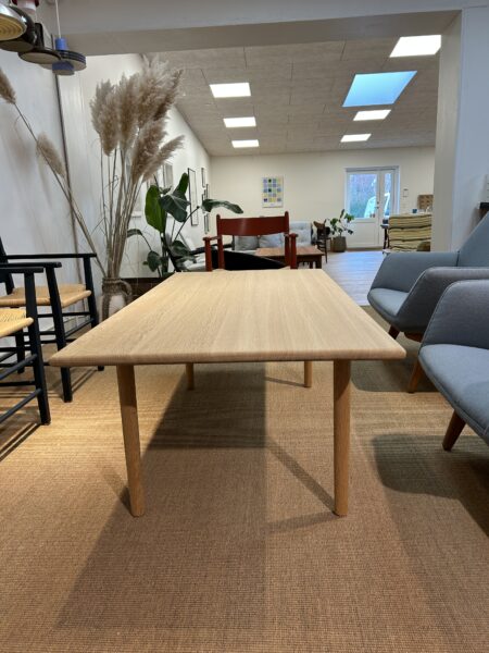Sofabord i massiv Eg, Designet af Hans J. Wegner - Image 6