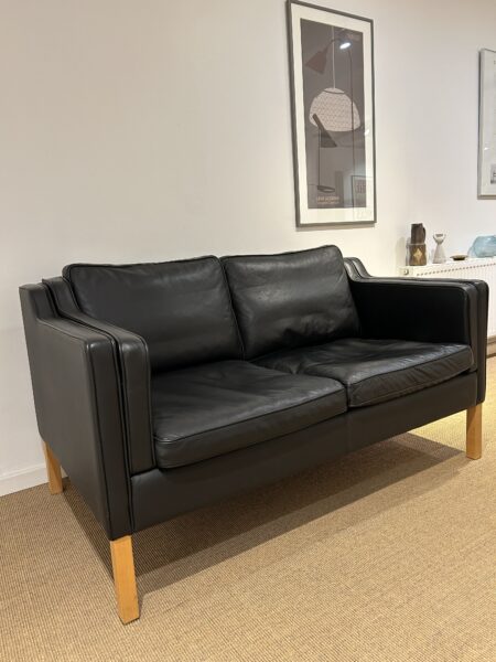 Lædersofa med Eg ben 2-personers sort Model MH 195, Design, Mogens Hansen