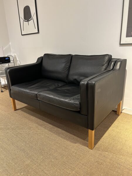 Lædersofa med Eg ben 2-personers sort Model MH 195, Design, Mogens Hansen - Image 3