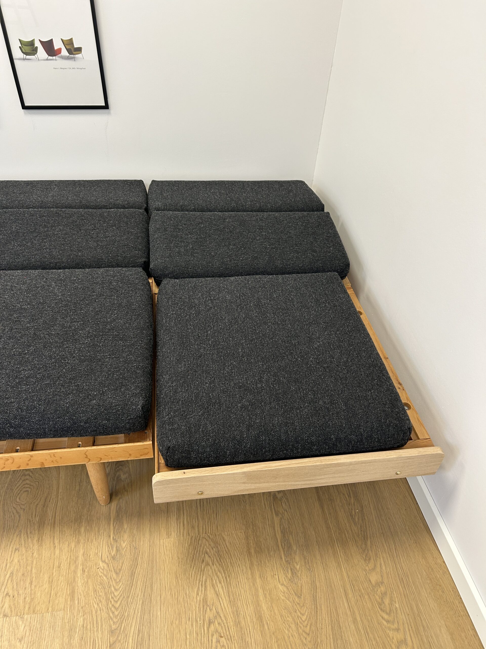 Hjørne briks i Eg, Design Ejvind A. Johansen - Billede 7