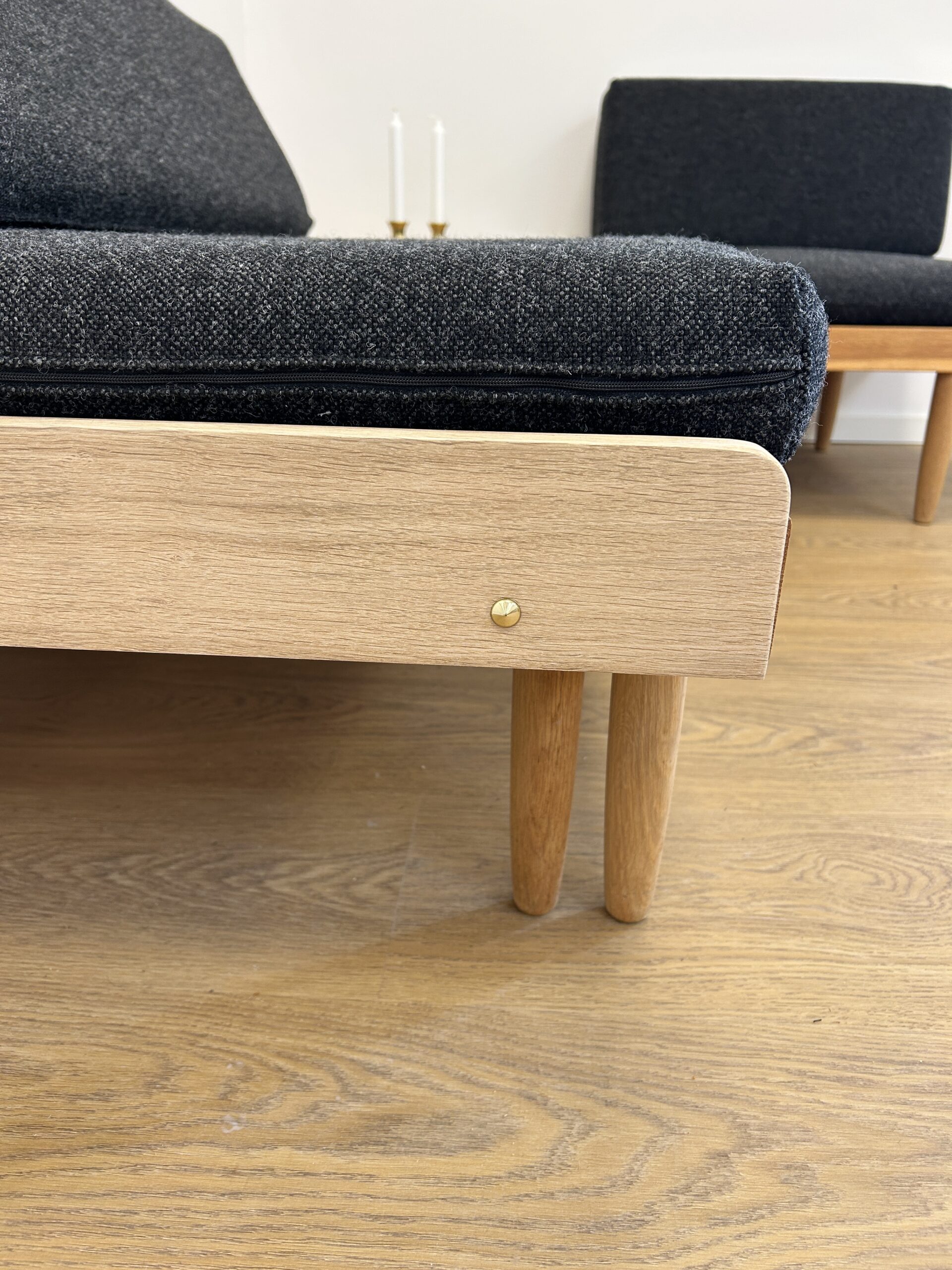 Hjørne briks i Eg, Design Ejvind A. Johansen - Billede 9