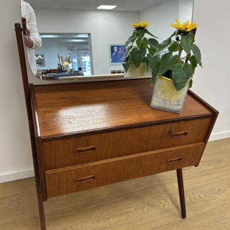Smuk dansk klassiker – Teak sminkebord Ølholm Møbelfabrik