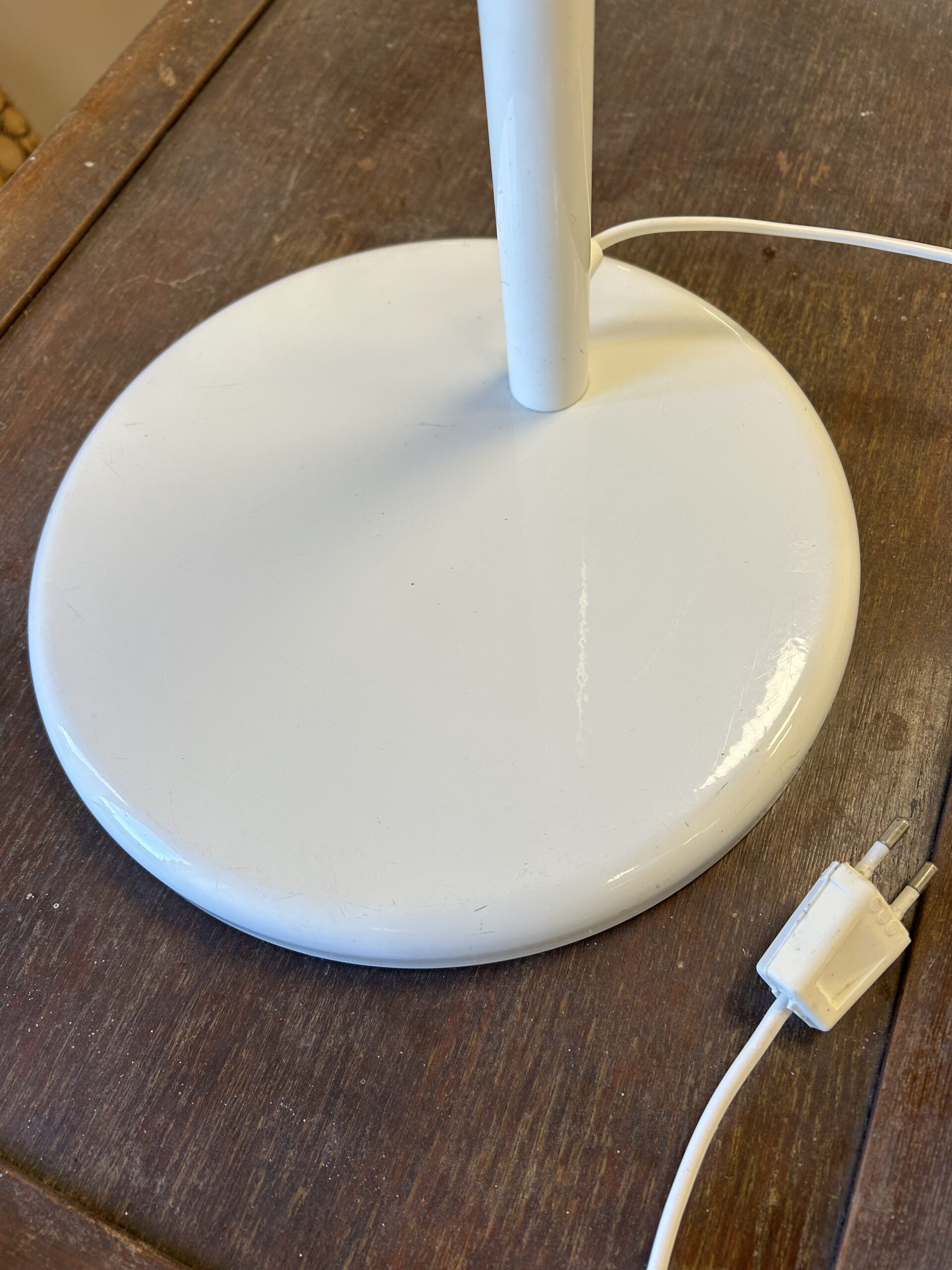 Hvid gulvlampe med plisseret skærm. - Billede 8