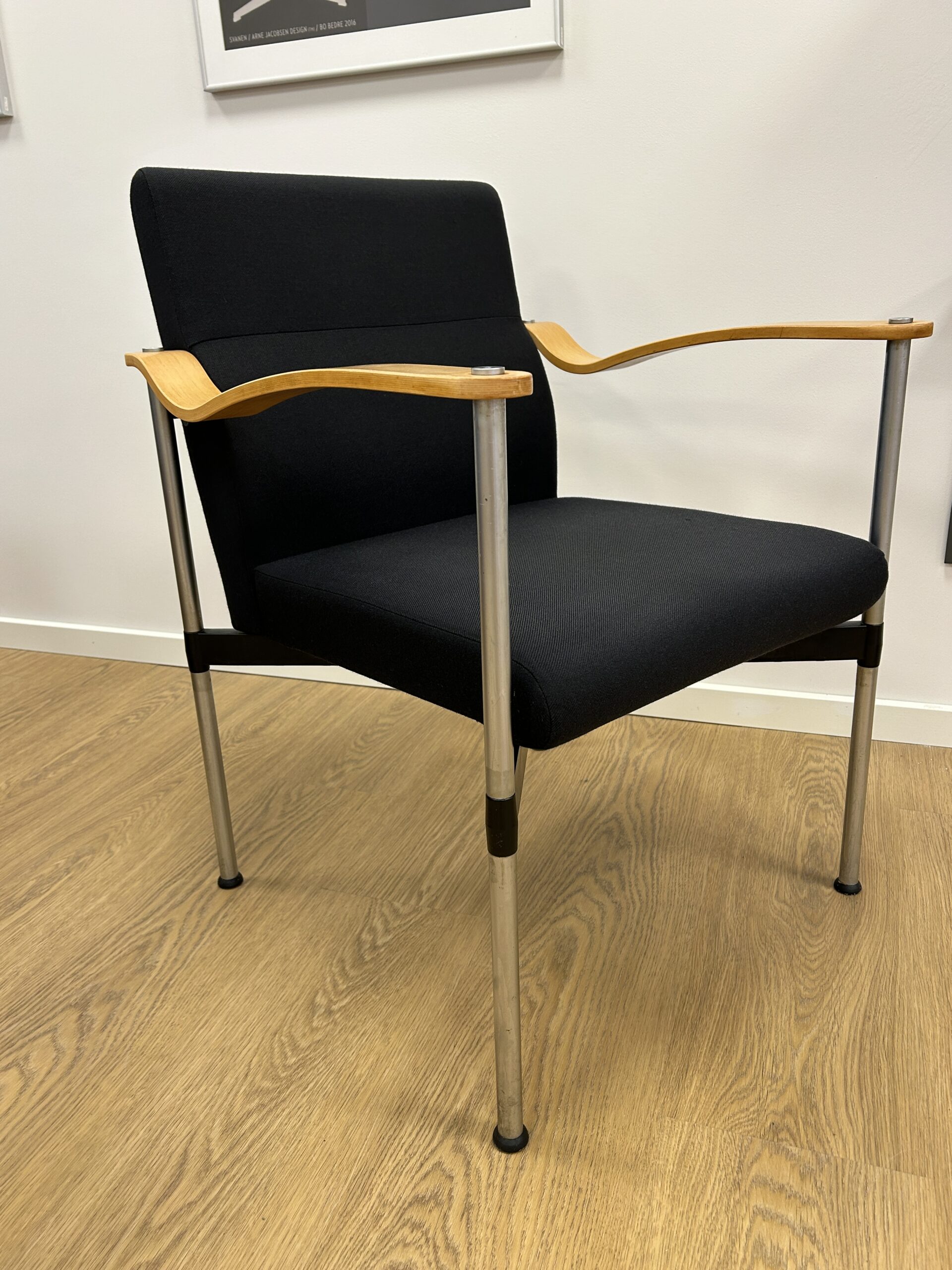 Retro Crome Cross Armstol – Komfort og Stil til Dit Hjem eller Kontor