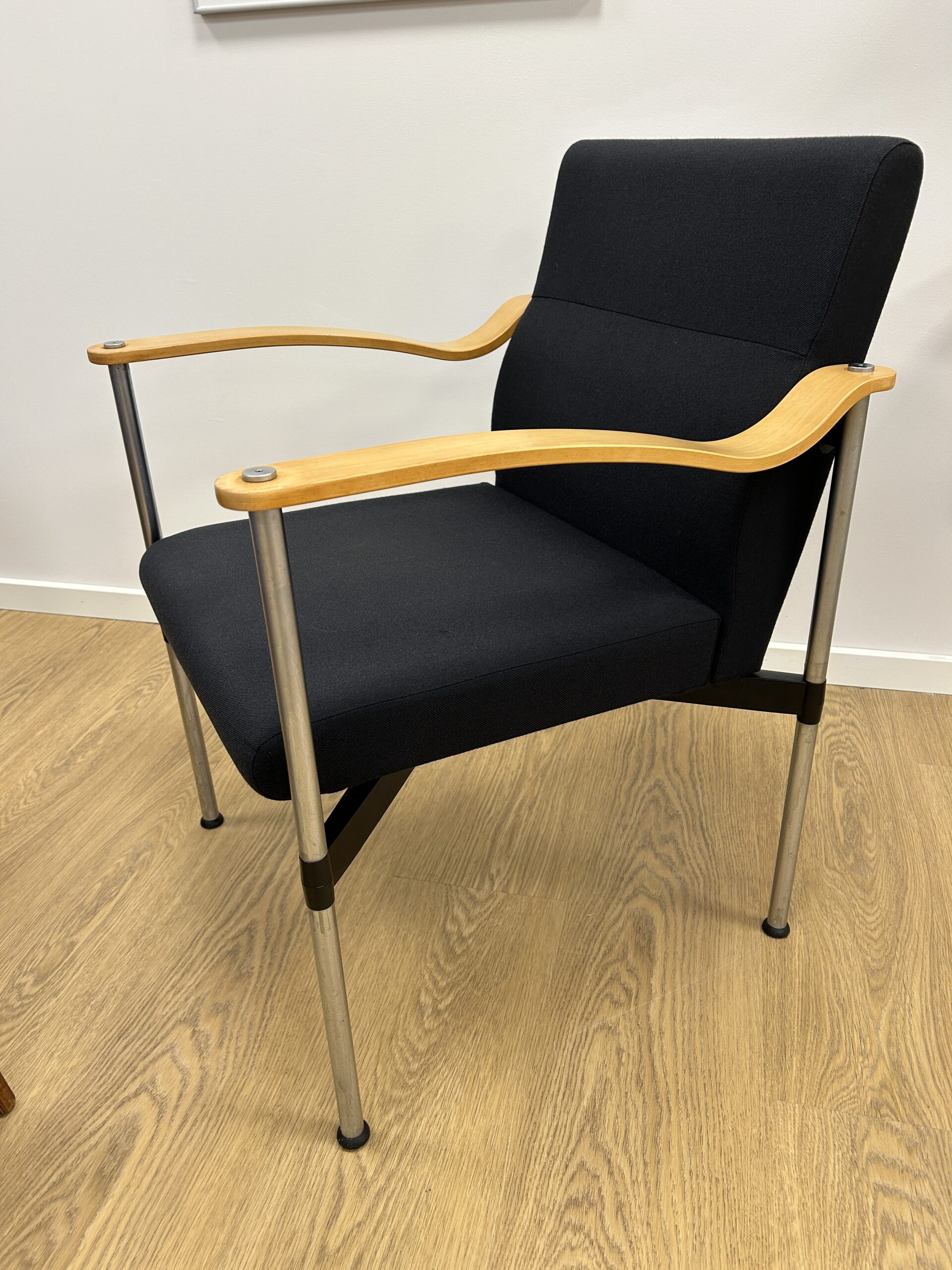 Retro Crome Cross Armstol – Komfort og Stil til Dit Hjem eller Kontor - Billede 9