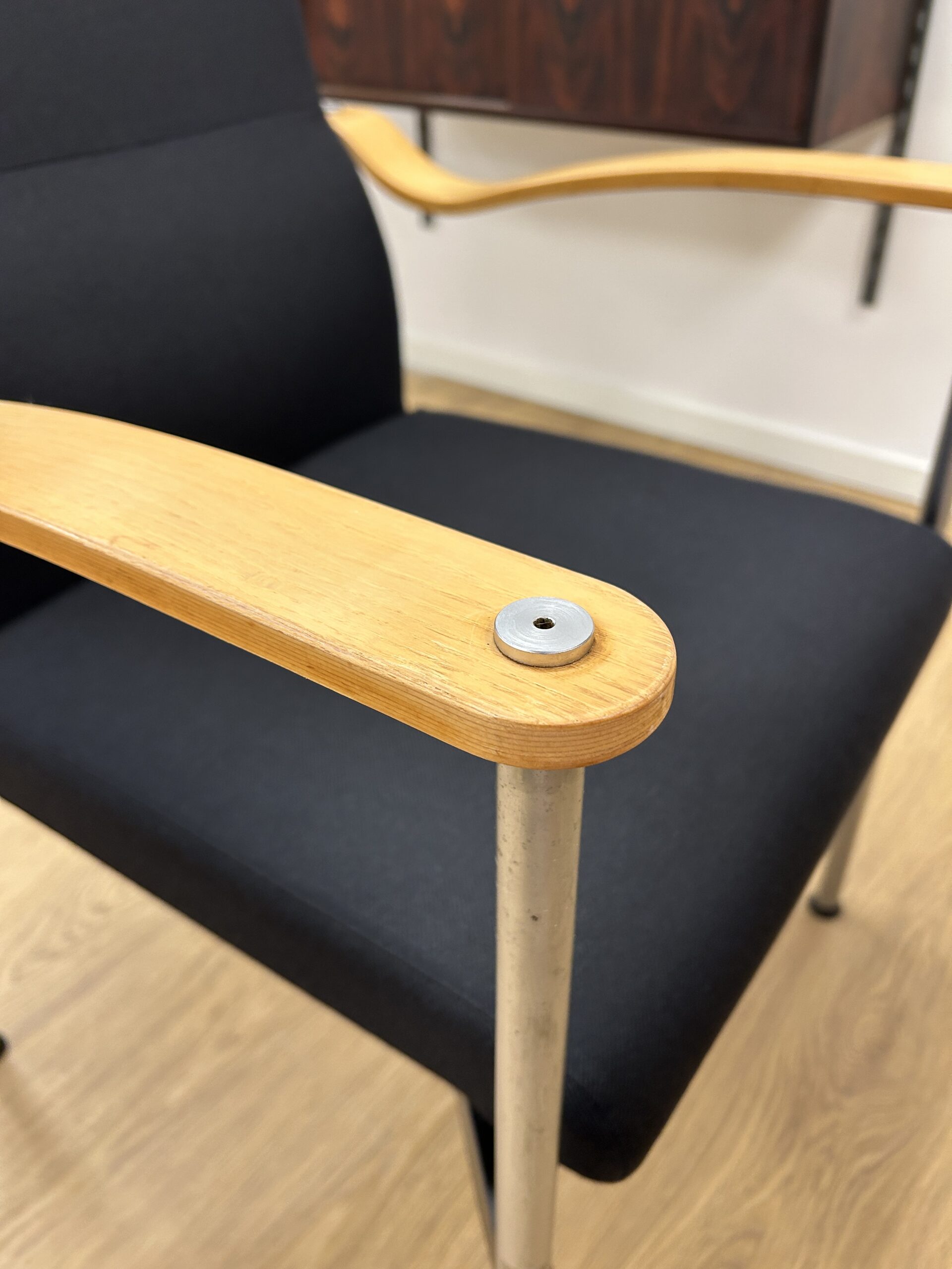 Retro Crome Cross Armstol – Komfort og Stil til Dit Hjem eller Kontor - Billede 11