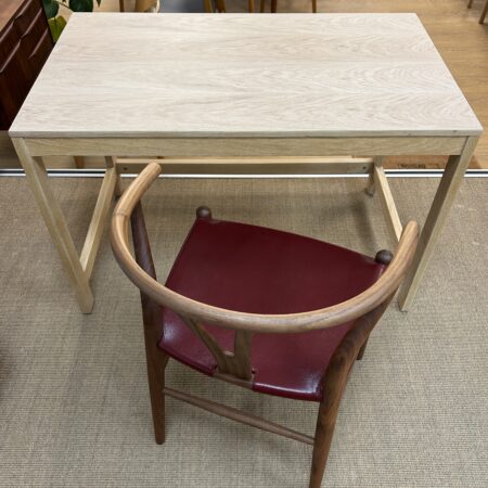 Lille lækkert skrivebord i Eg.