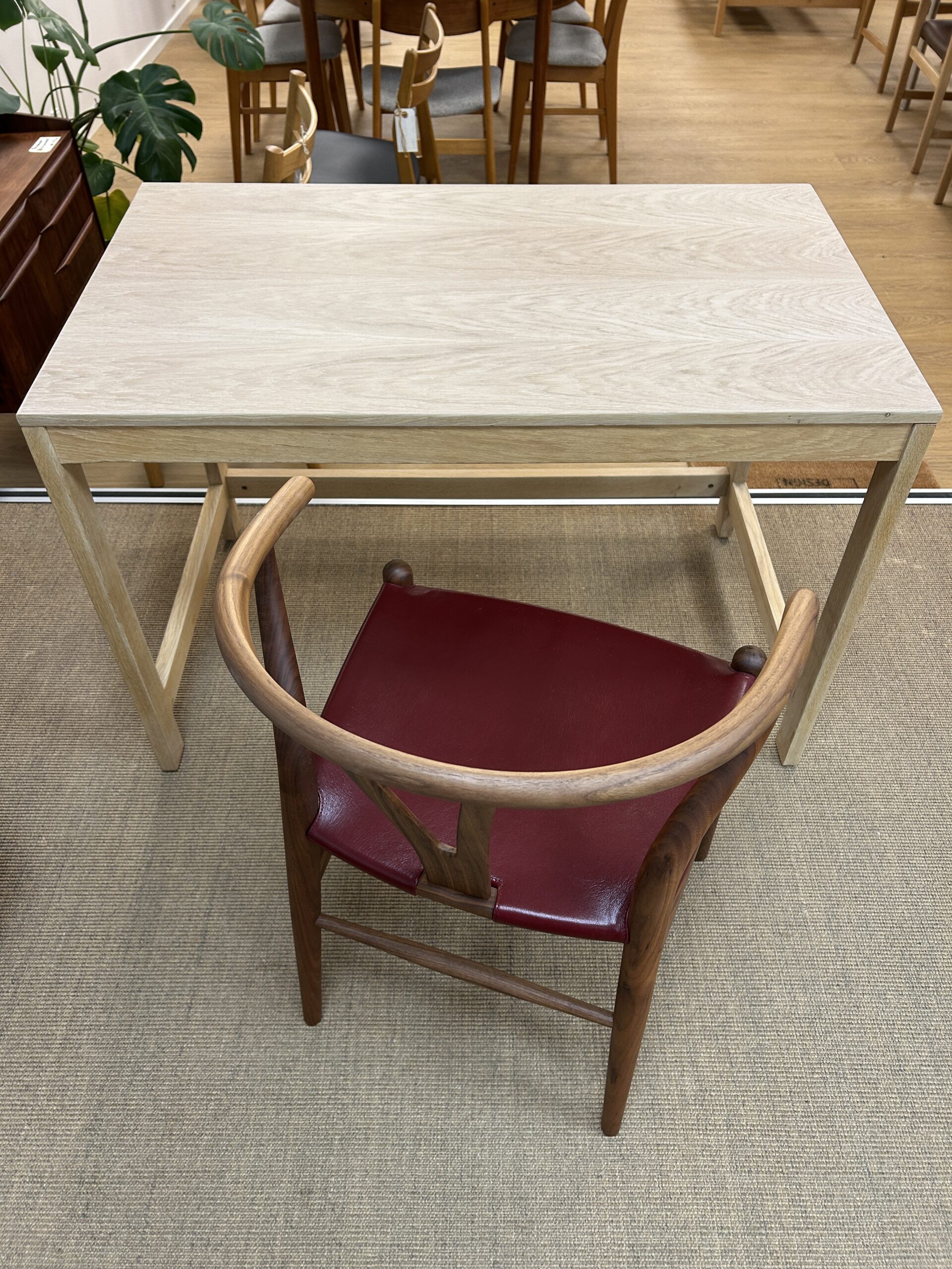 Lille lækkert skrivebord i Eg.