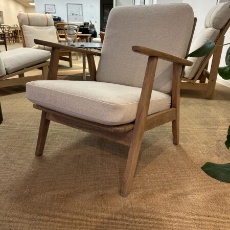 Lænestol i massiv Eg med Sandfarvet Hallingdal Uld.