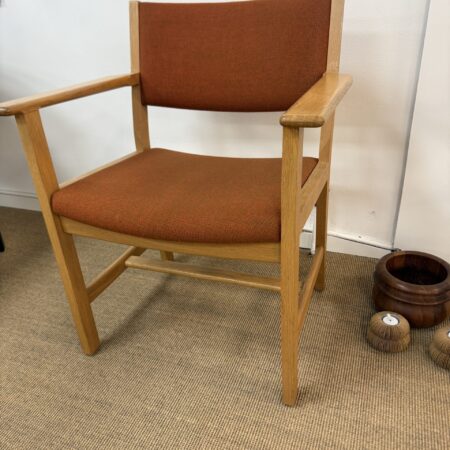 Hans J. Wegner armstol i massiv eg – GETAMA